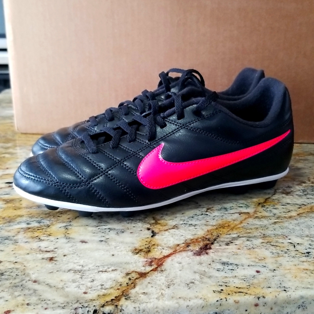 Nike Cleats Size 5 Youth